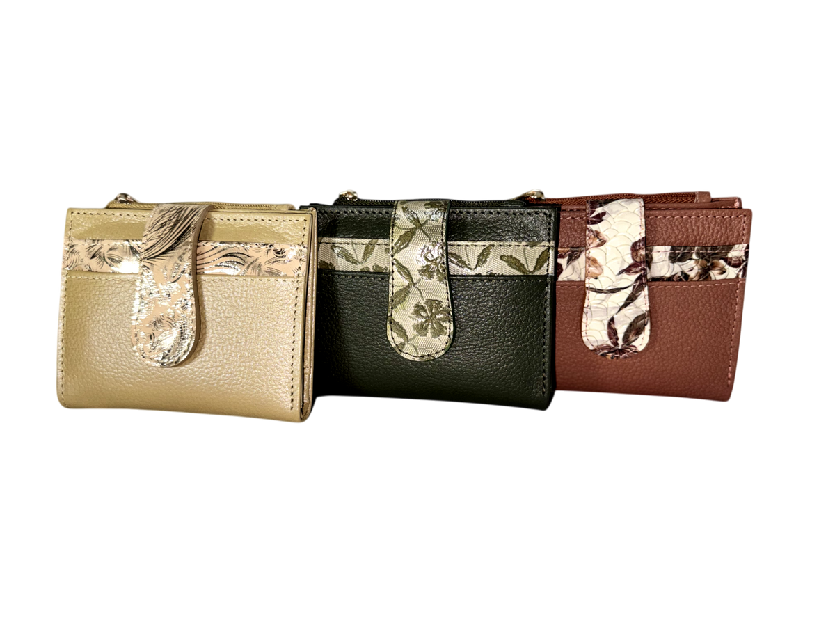 Billetera dama compacta de cuero natural – Detalle floral
